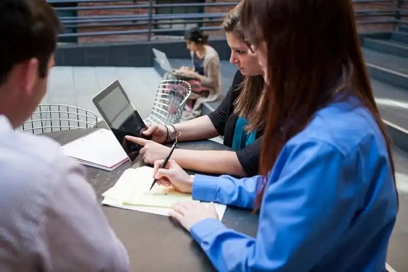 4-ways-video-will-vastly-improve-your-internal-communications